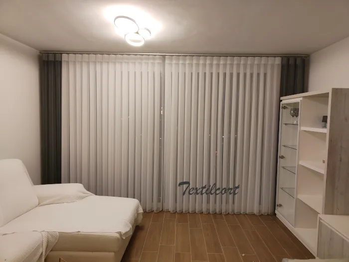 Cortina Duomo grande en blanco y gris