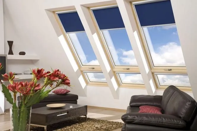 Foto de estores Enrollables Black Out marino.