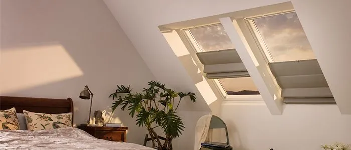 Foto de estores plegables Areo opaco para ventana inclinada verde