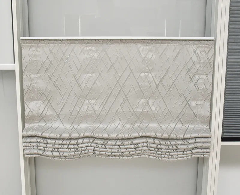 Foto de estor paqueto exposición para ventanas inclinadas