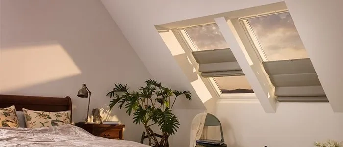Foto de estores plegables Areo opaco para ventana inclinada verde