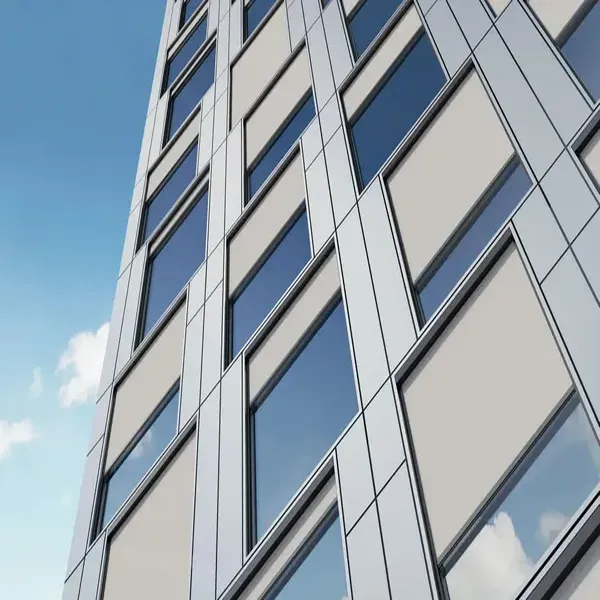 Estores wind screen en ventanas edificio como persianas