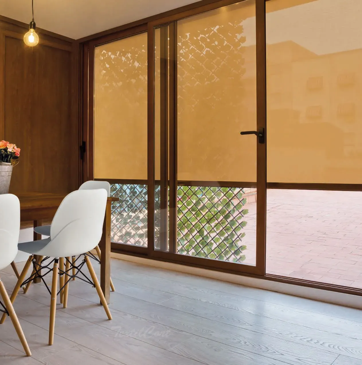 Estor enrollable exterior Wind Screen con cremallera color ocre translúcido