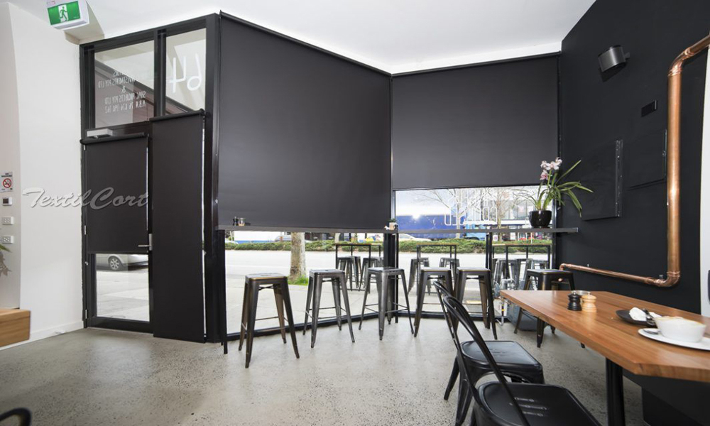 Foto estores enrollbles opacos salón 