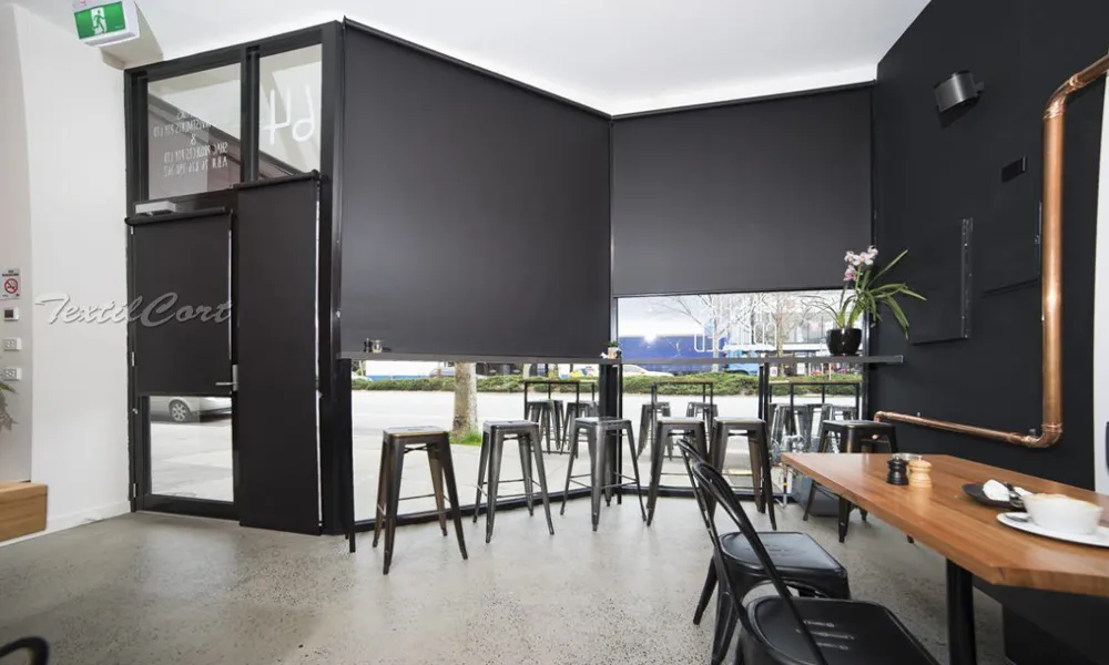 Foto estores enrollbles opacos salón 