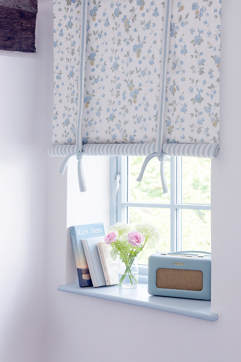Estor textil de lazos con tejido floral de estilo romántico