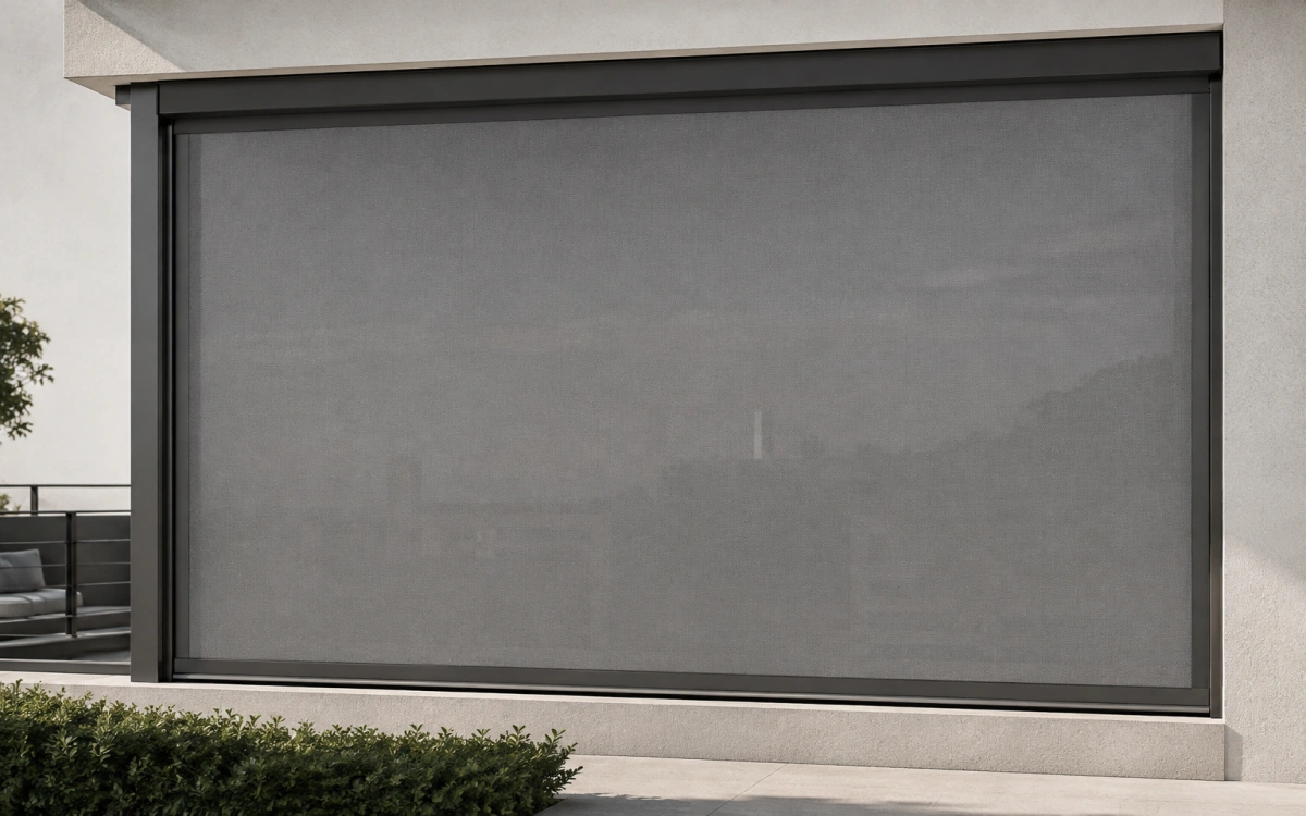 Estor Panama Chrome+ visto desde el exterior durante el día