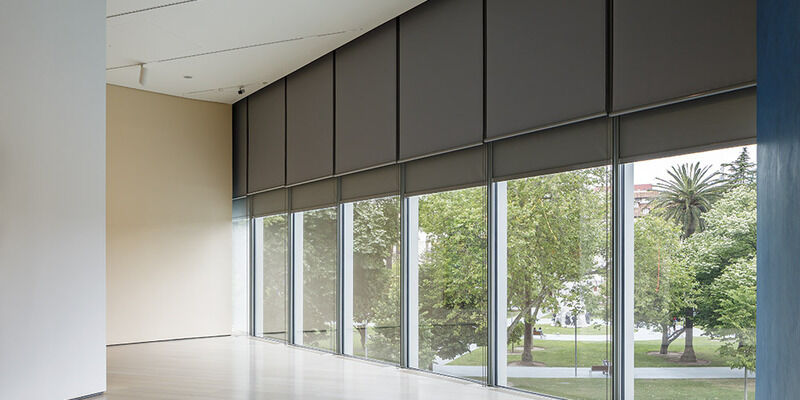 Foto de ambiente de cortinas estores enrollables de Mermet 10