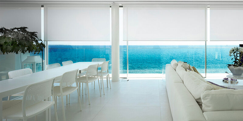 Foto de ambiente de cortinas estores enrollables de Mermet 11