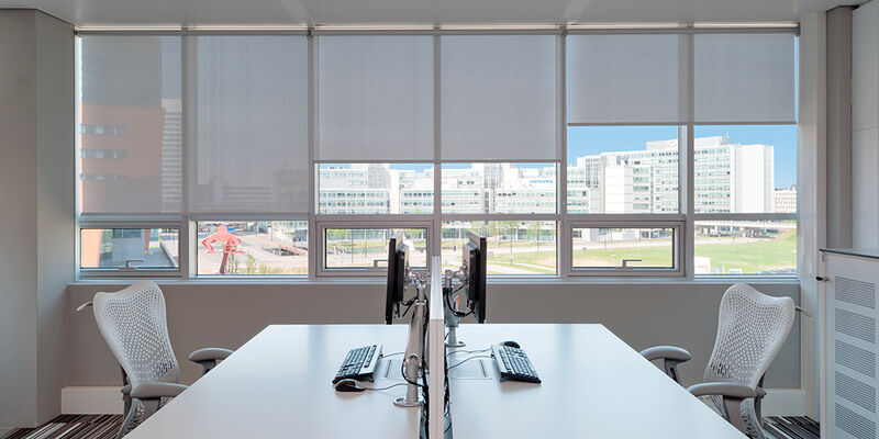 Foto de ambiente de cortinas estores enrollables de Mermet 15