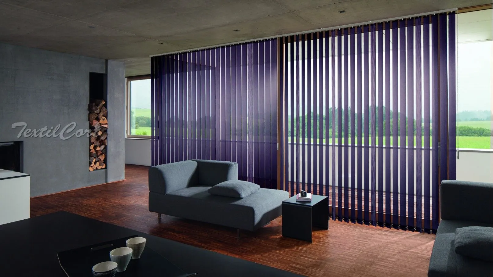 Cortina vertical 10 translucida morada salon