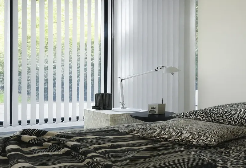 Cortina vertical 14 blanca dormitorio